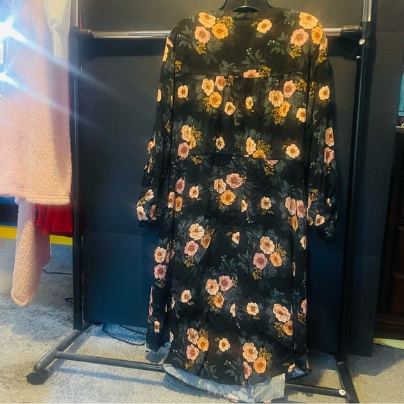 Torrid Mini Black and Floral Zip Front Shirt Dress 3/4 roll tab sleeves size 4 - Picture 6 of 8